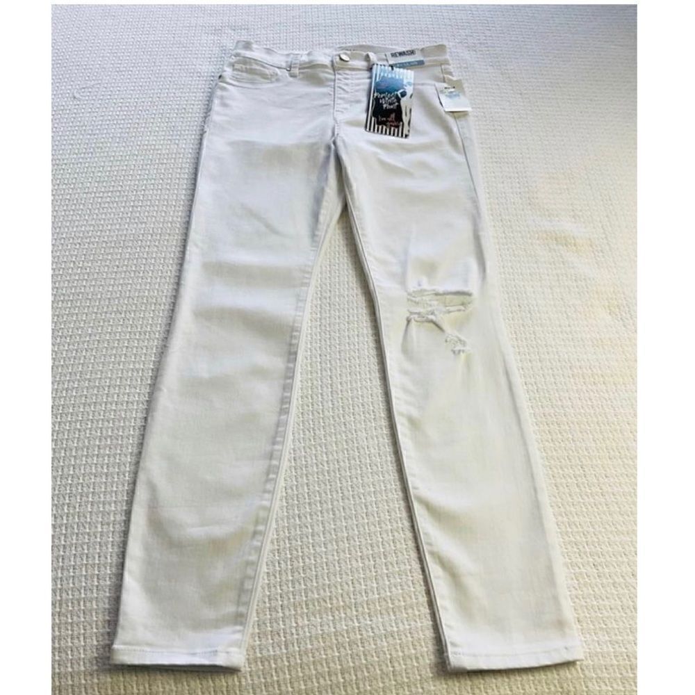 REWASH SIZE 5 Waist 27 White Jegging with ripped knee. NWT